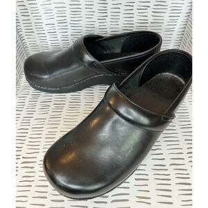 DANSKO  PROFESSIONAL  BLACK  LEATHER ‎ SLIP-ON  CLOGS SIZE  EU 41 / US 10.5-11